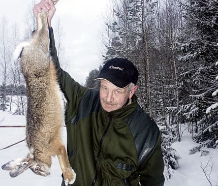 Fältharen är oönskad av många jägare. Singe Persson tycker att jakten på fälthare är den roligaste harjakten.