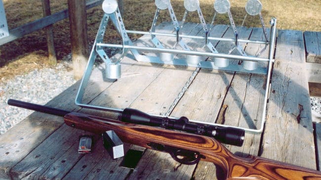 Med en halvautomat är några askar 22 LR-ammunition slut i ett nafs med den nya 22-snurran som mål.