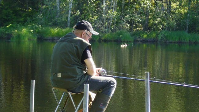 Kenneth Nordström fiskar i lugn och ro.