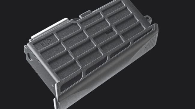 Justitiedepartementet försöker köpa tid med att vägra lämna ut hela kritikerstormen mot att göra det till ett vapenbrott att utan tillstånd ha magasin som rymmer för många patroner. Än så länge är det endast svaren från de aktörer som bjudits in i den senaste remissomgången som lämnats ut.