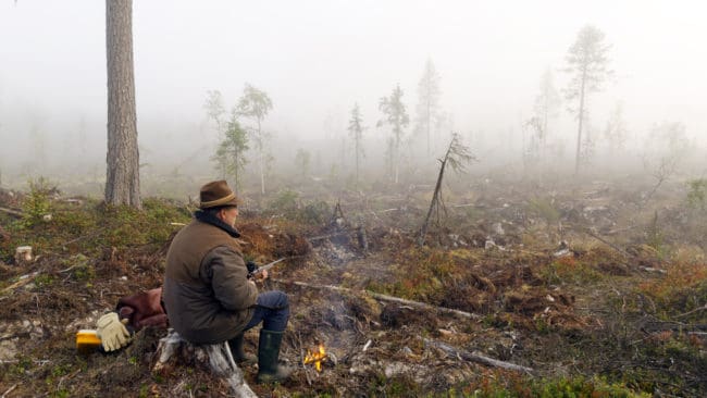 Hotfullt, tycker en jägare om debattartikeln Dalarnas Tidningar publicerade på torsdagen, där det skrivs att älgjägare ska fundera på om de vill ha en kula i huvudet. Tidningens ansvarige utgivare försvarar dock publiceringen.