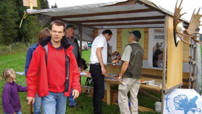 Jägarnas Riksförbund fanns med vid Hushållningssällskapets sommarmöte på Åsa gård utanför Norrahammar.