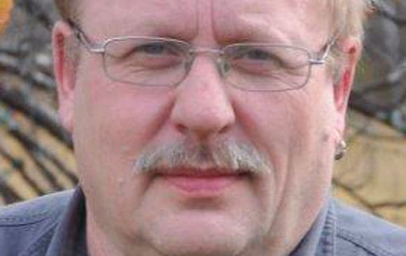 &Auml;lgjakt i b&ouml;rjan av &aring;ret &auml;r djurpl&aring;geri. Men Dalarnas l&auml;nsstyrelse gynnar bara rovdjuren och storskogsbolagens krav p&aring; &ouml;kad &auml;lgavskjutning, tycker Bengt Larsson, Dalarnas JRF-bas.