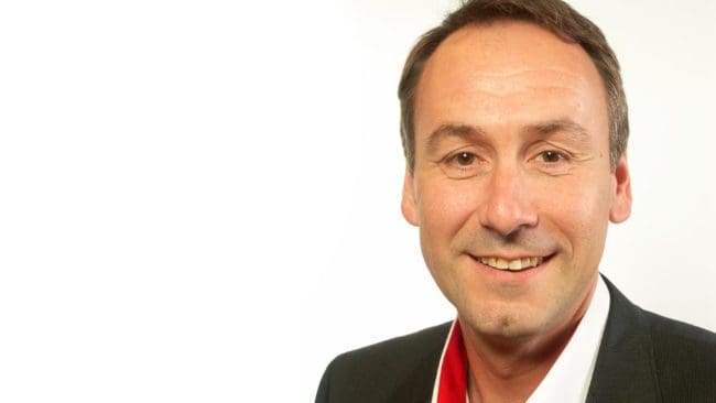 Riksdagsledamot Sten Bergheden (M) värnar om halvautomatiska studsare för till exempel vildsvinsjakt.