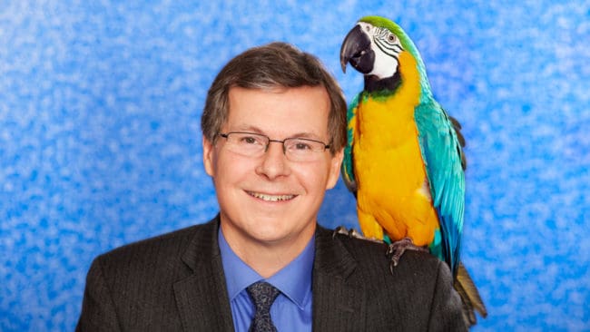 Agrias vd, Birger Lövgren, försöker reparera skadorna sedan bolaget lyssnat på Djurens rätt. De jaktfientliga aktivisterna lyckades få Agria att hoppa av sponsringen av räv-SM för stövare.
