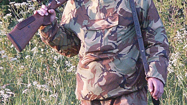 Bj&ouml;rn Fredriksson &auml;r efters&ouml;ksansvarig i Grycksbo i Falu kommun i Dalarna. Han engagerar sig h&aring;rt f&ouml;r att minska viltolyckorna och tycker att Peab och V&auml;gverket motarbetar honom.