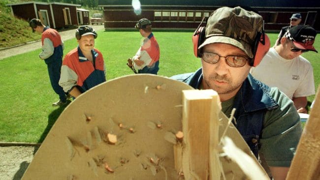 Jägare och sportskyttar är knappast presumtiva terrorister, skriver centerpartisterna Helena Vilhelmsson och Anders Olsson.