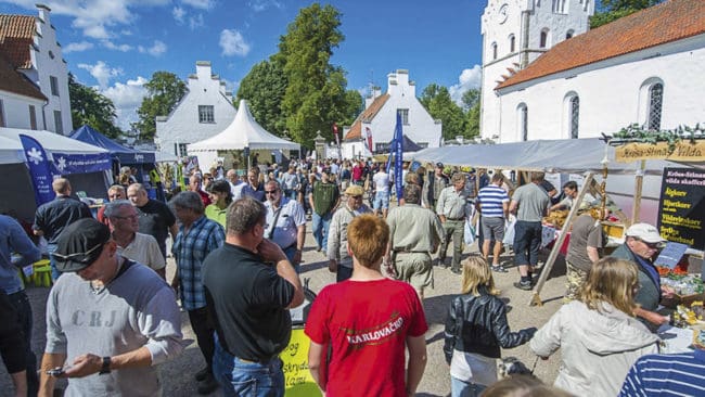 Anrika Bosjökloster får konkurrens samma helg från Jaktgrossisternas Elmia Game Fair i Skåne.