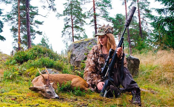 Alexandra Hellström, 23 år, vill förmedla lustfyllda och vackra bilder av jakt. En skytt som tittar på djuret och inte rakt in i kameran förmedlar en helt annan känsla till betraktaren, tipsar hon.