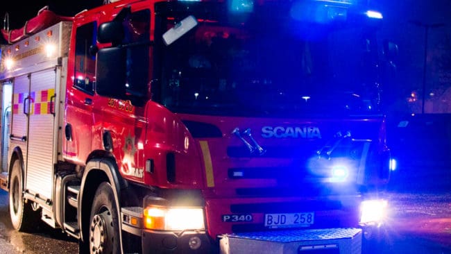 Räddningstjänsten ryckte ut i lördags till sjön Norr-Giningen utanför Bladåker och lyckades rädda en jakthund som legat flera timmar i sjön.