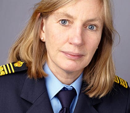 L&auml;nspolism&auml;stare Carin G&ouml;tblad vill inte kommentera vilka bed&ouml;mningar som gjordes n&auml;r APU-ledaren fick stipendium trots att han d&ouml;mts f&ouml;r misshandel och dessutom hotat en kollega.