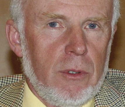 Conny Sandstr&ouml;m, ordf&ouml;rande f&ouml;r J&auml;garnas Riksf&ouml;rbund, anser att regeringen utg&aring;tt fr&aring;n f&ouml;r l&aring;ga siffror n&auml;r det g&auml;ller vargstammens storlek.