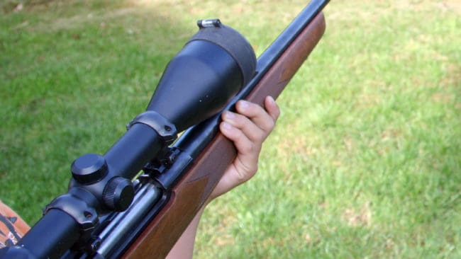 I höst kan även vanliga jägare få tillstånd för ljuddämpare på klass 1- och 2-studsare. Tidigare har endast kommunjägare och redan hörselskadade fått tillstånd av polisen.