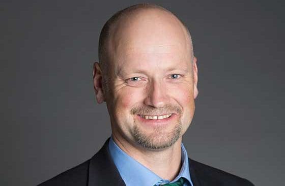Daniel Bäckström (C) frågar landsbygdsminister Sven-Erik Bucht om vilka åtgärder som kommer att tas med anleding av Högsta Förvaltningsdomstolens beslut om att tillåta överklaganden av vargjaktsbeslut.