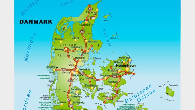 Två vargar har observerats av flera personer på danska Jylland under de senaste veckorna.