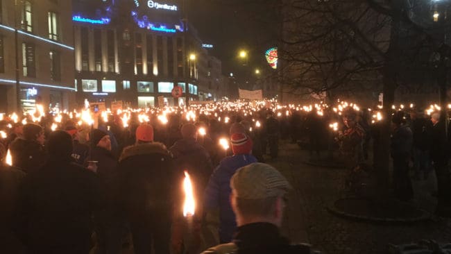 Fackeltåget i Oslo mot vargpolitiken hade även svenska deltagare.