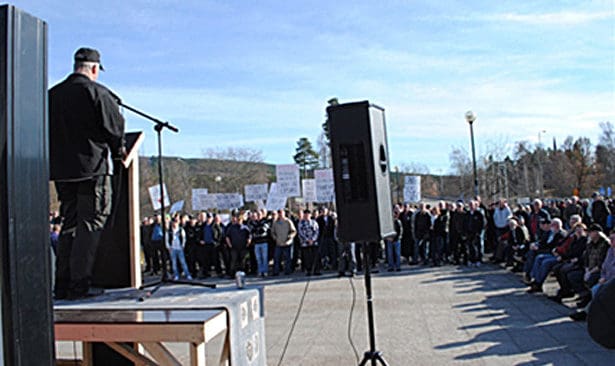 Bild från 2012 i Hagfors, då flera möten arrangerades på olika orter i protest mot rovdjurspolitiken. Nu planeras protestmöten i bland annat Karlstad och Örebro på lördag sedan licensjakten på varg stoppats i bland annat Värmland och Örebro län.