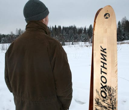 Redo med vargjaktsskidor. J&auml;garen Peter norr om V&auml;ster&aring;s jagar eftersom han hoppas att en av vargarna i hans revir skjuts, och att den andra vargen d&aring; flyttar. Peter har investerat i riktiga, ryska vargjaktsskidor.