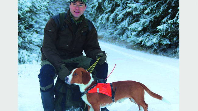 De 32 drevrar som startade på unghundsprovet den 28 december kunde följas live via webben, tack vare att alla försetts med pejl från Tracker. Här är Västralunds Capten med Henrik Mårts från Säteri.