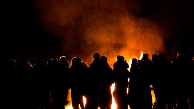 Under fredagskvällen tänds eldar på flera håll i Norge för att protestera mot rovdjurspolitiken. (Arkivbild)