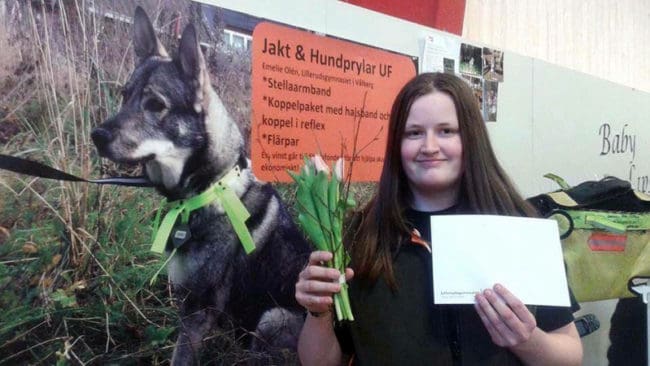 Emelie Oléns UF-företag utsågs till vinnare på Lillerudsgymnasiet i Värmland. 7 500 kronor har verksamheten gett i vinst och de pengarna skänker Emelie till vargdrabbade hundar och hundägare.