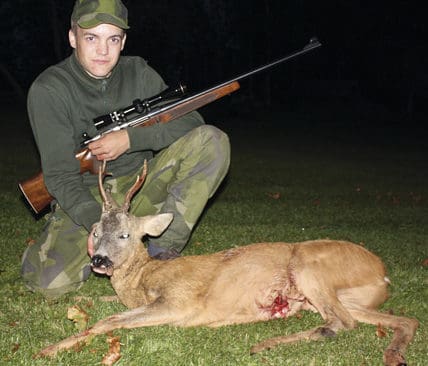 P&aring; dagen blev det en hare f&auml;lld. Men under kv&auml;llens uppsiktsjakt blev det &auml;nnu b&auml;ttre f&ouml;r 18-&aring;rige Emil som kunde f&auml;lla en bock.