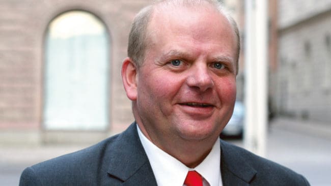 Avhoppen från den nya Vargkommittén är ett blytungt underkännande av regeringens hantering av rovdjursfrågan, anser förre landsbygdsministern Eskil Erlandsson (C).