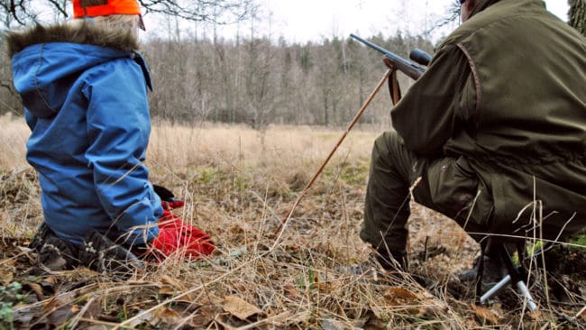 Planerna på att introducera ungdomar i jakt har stoppats av länsstyrelsen i Blekinge. (Arkivbild från Jägarnas Riksförbunds fadderjakt utanför Södertälje.)