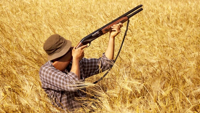 Andjägare i Australien tar hjälp av vakter för att skydda sig mot aktivister.