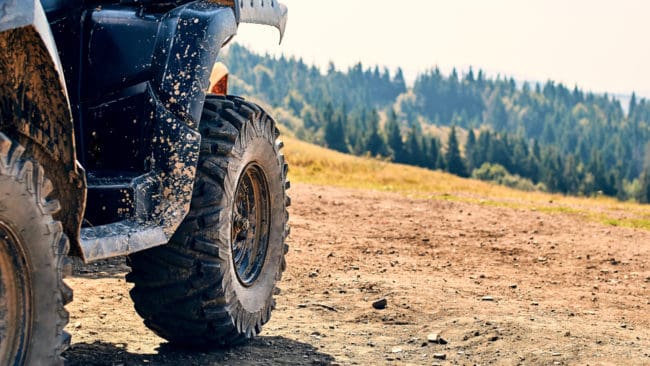 Jägaren hade inte längre tillstånd att medföra vapen på motordrivet fordon i terräng.