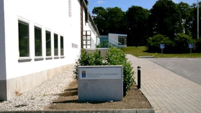 Eftersom fyra av fem patroner var funktionsdugliga anser inte Gotlands tingsrätt att brottet är ringa.