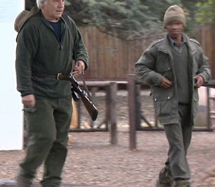 I en &nbsp;ny bok utpekas Jan Guillou f&ouml;r v&aring;daskott och livsfarliga misstag vid avf&aring;ngningsskott.