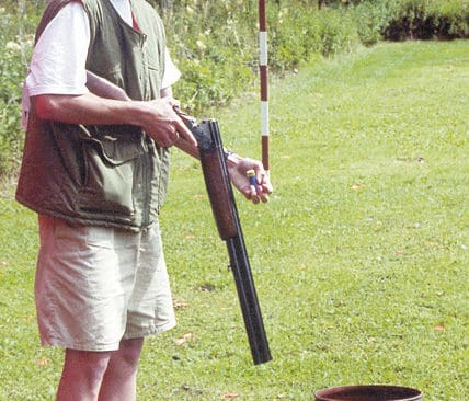 Naturv&aring;rdsverket hotar att dra in dispensen f&ouml;r blypatroner n&auml;r det g&auml;ller lerduveskytte. D&auml;rmed hotas Sveriges chanser i utl&auml;ndska t&auml;vlingar, h&auml;vdar Skyttesportf&ouml;rbundet.