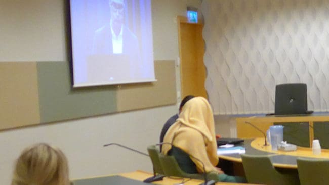 En av de fyra häktade i jakthärvan i Västmanland. ”Den femte mannen” som häktats i sin frånvaro greps av gränspolisen på Arlanda och ställs inför en ny häktningsförhandling i Svea hovrätt idag.