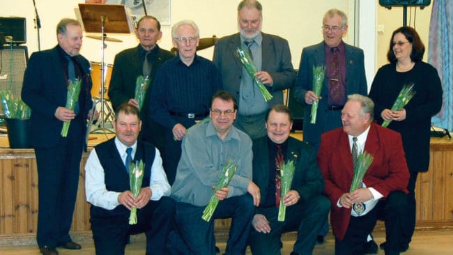 Veteranerna i JRF-avdelningen för Halmstad-Laholm hedrades med utmärkelser och blombuketter.