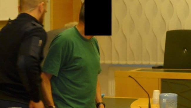 – Det är mina åsikter det handlar om, säger industriledaren. Under den första häktningsförhandlingen i Västerås tingsrätt var han handbojad.