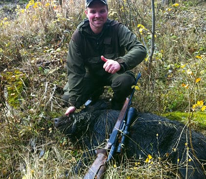 Tomas Hanser, ordf&ouml;rande i JRF Mora-Orsa-Ore, h&auml;r med en skjuten gris.