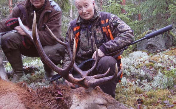 Skogsentrepren&ouml;ren Karl Hedin och J&auml;garnas Riksf&ouml;rbunds Solveig Larsson tillh&ouml;r dem som kr&auml;ver att kammar&aring;klagare &Aring;se Schoultz inte f&aring;r forts&auml;tta sitt &auml;mbete p&aring; grund av Lillh&auml;rdalfallet, som de ser som ett r&auml;tts&ouml;vergrepp mot de fem misst&auml;nkta j&auml;garna.