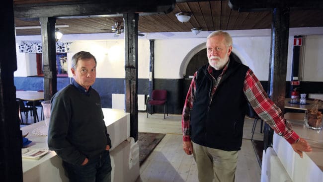 Karl Hedin och Björn Törnvall ifrågasätter Naturvårdsverkets planer på en ny vargspillningsinventering och att använda en ny beräkningsmetod för att få fram hur många vargar det finns i Sverige.