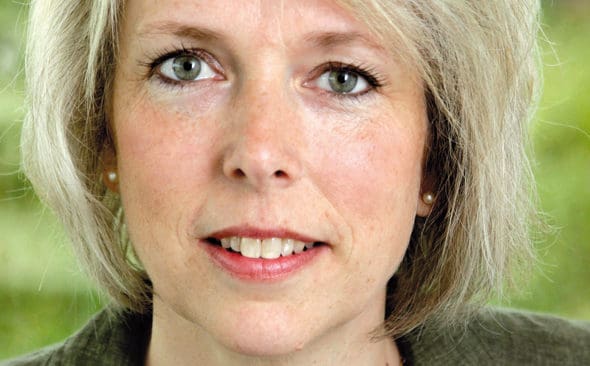 LRF-basen&nbsp;Helena Jonsson vill lyfta fram landsbygdsfr&aring;gorna under val&aring;ret 2014. Bakom sig har hon ett LRF som vuxit medlemsm&auml;ssigt 17 &aring;r p&aring; raken.