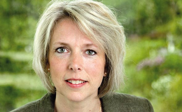 – Regeringens besked till djurägarna i dag är ”skyddsjakt – var god dröj”, säger LRF-basen Helena Jonsson om dagens regeringsbeslut att jaktbeslut om stora rovdjur ska kunna överklagas till förvaltningsdomstolarna.
