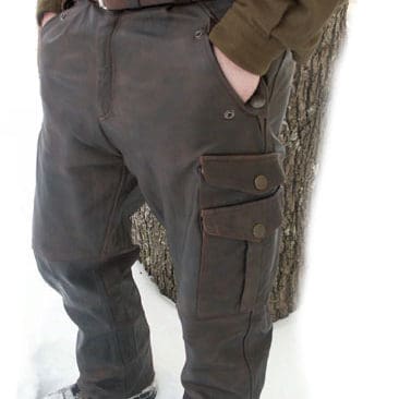 En detalj som saknas är knappar vid midjelinningen för att fästa hängslen, men det är ju faktiskt något som går att ordna i efterhand.