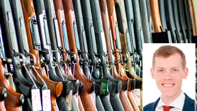 Johan Hultberg (M) är inte nöjd med Anders Ygemans (S) svar på den skritliga frågan om de oacceptabelt långa handläggningstiderna för vapenlicens. ”Det var inget nytt”, kommenterar Hultberg.