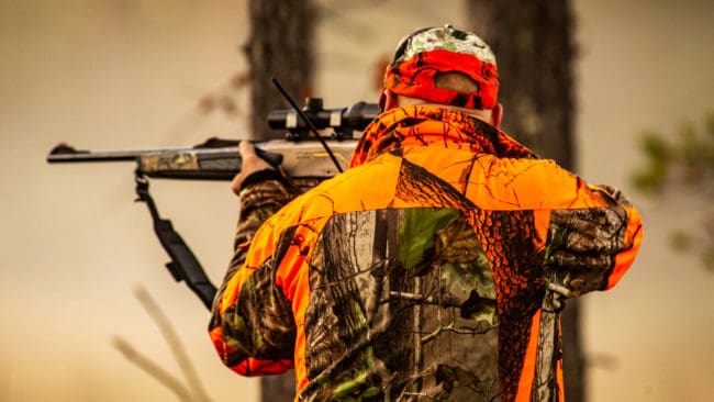 Jägare som häktades och satt frihetsberövad i 31 dagar begär nu över 7,5 miljoner kronor i ersättning. (arkivbild)