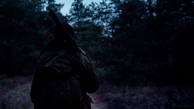 En kanadensisk jägarorganisation ifrågasätter om jakt nattetid kan ses som säker jakt över huvud taget.