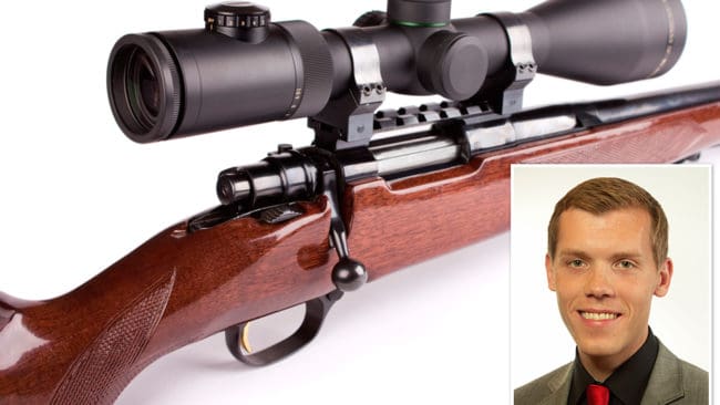 Johan Hultberg, moderat riksdagsledamot i Miljö- och jordbruksutskottet, frågar inrikesministern i en interpellation om hur handläggningstiderna för vapenlicenserna ska kunna kortas ned.