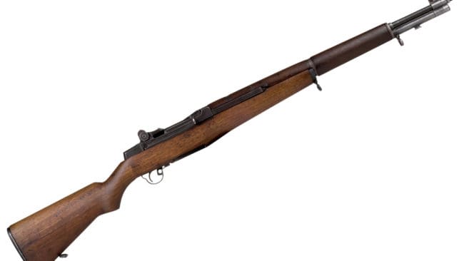 Normalt sett är den gamla militära studsaren Garand en billig dussinvara. Men halvautomaten som tillhört president Kennedy kan klubbas på en auktion för drygt 800 000 kronor.