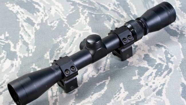 En tidigare vapenägare ersätts för att polisen slarvade bort kikarsiktesfästena till hans beslagtagna vapen.