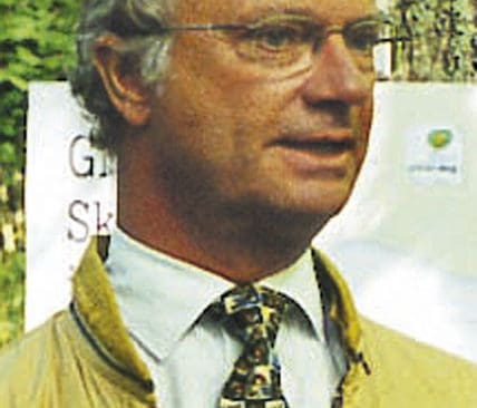 Kung&nbsp;Carl Gustaf &auml;r f&ouml;r begr&auml;nsad vargjakt och tycker det &auml;r bra att flytta in ryska vargar i Sverige.