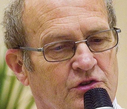 Kurt Borg och en grupp JRF-medlemmar st&auml;ller &aring;ter kravet att f&ouml;rbundet ska jobba f&ouml;r nollvision n&auml;r det g&auml;ller varg.